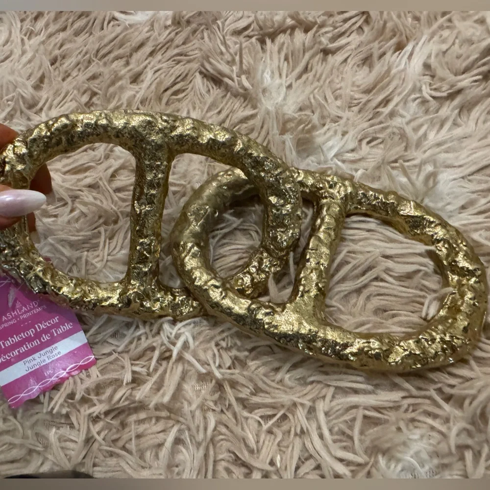 BRAND NEW WITH TAGS GOLD TEXTURED “LINK” DECOR PIECE - Picture 2 of 9